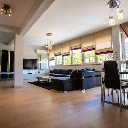 A Stylish Apartment In The Center Of Костур Екстериор снимка