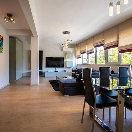 A Stylish Apartment In The Center Of Костур Екстериор снимка